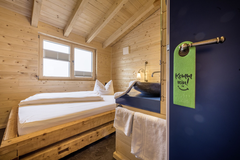 Bedroom 4, Landgasthof Kreuz, Konstanz