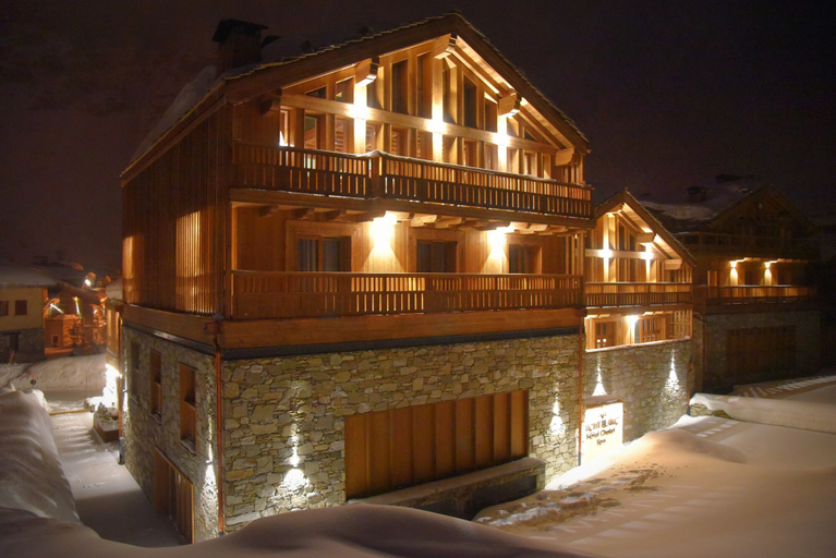Exterior & Views