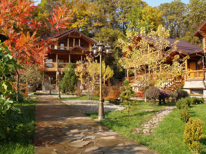 Exterior & Views