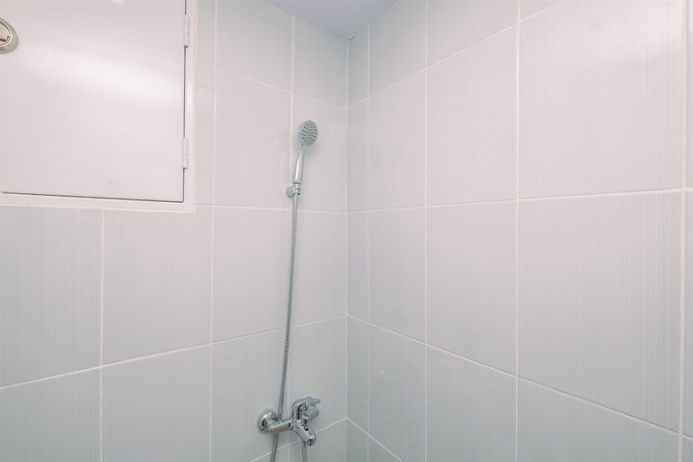 Bathroom 3, Nice And Cozy Studio At La Hub City Apartment, South Jakarta