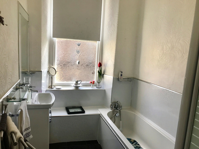 Bathroom 3, 233 Leith Apartment, Edinburgh