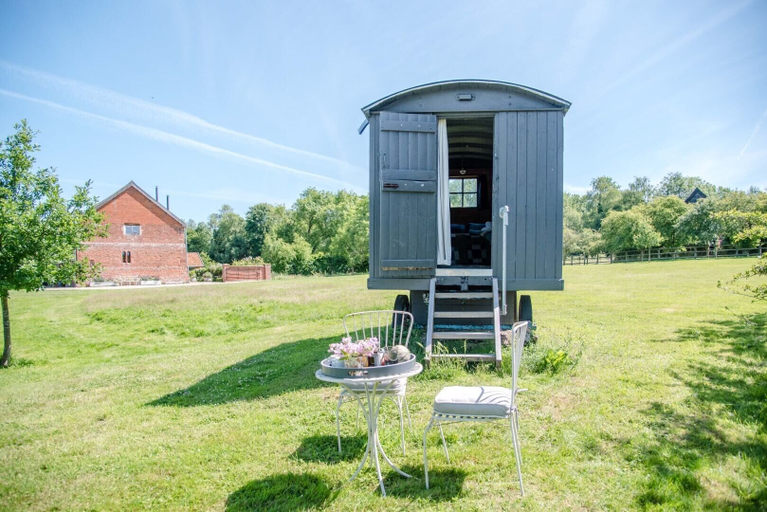 Exterior & Views, Abbey Shepherds Hut, Eye, Suffolk