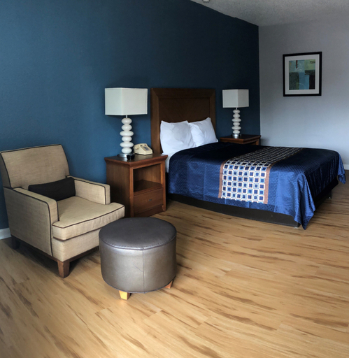 Bedroom 4, Relax Inn, Chatham
