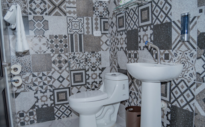 Bathroom 4, Hotel Serendipity tortuguero, Pococí