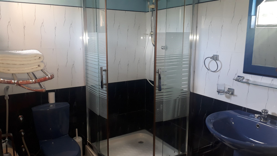 Bathroom 4, Basilico Homestay, Kegalle