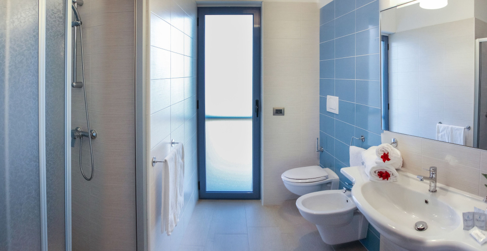 Bathroom 4, Danaide Resort, Matera