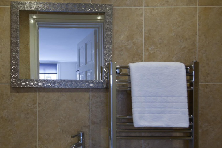 Bathroom 3, 1 Willows Apartment, Herefordshire