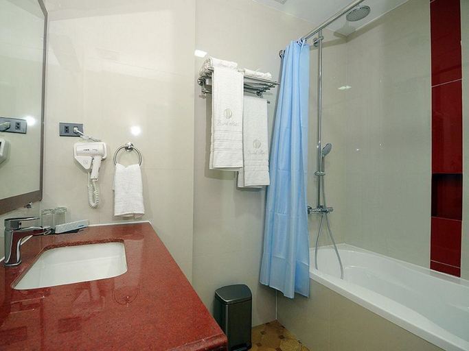 Bathroom 3, NDN Grand Hotel, Santo Tomas