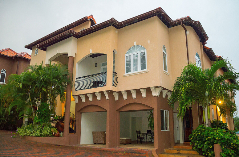 Exterior & Views 2, 3 bdrm Town House at Runaway Bay