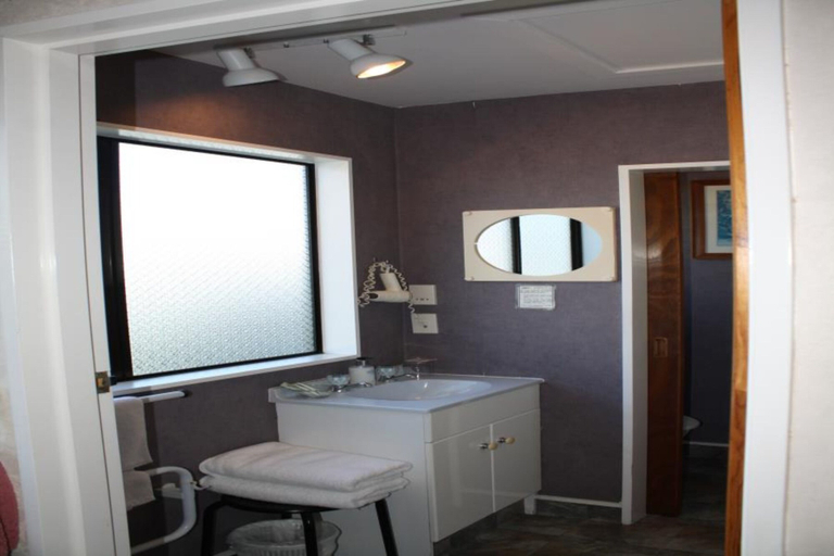 Bathroom 4, Aorangi Manor Motel, Marlborough