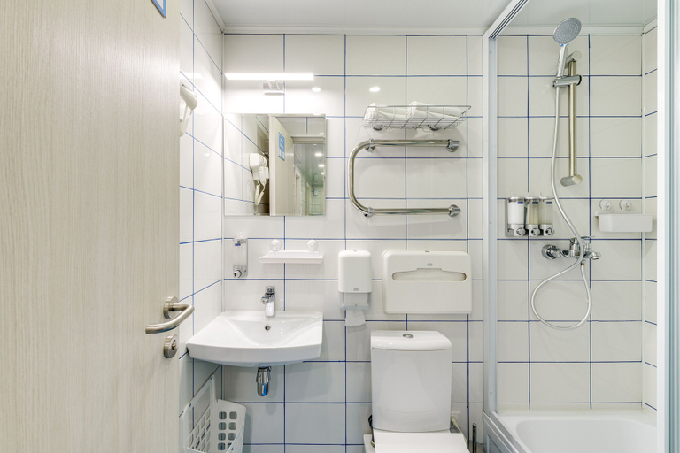 Bathroom 4, Kraski Leta, North-Eastern