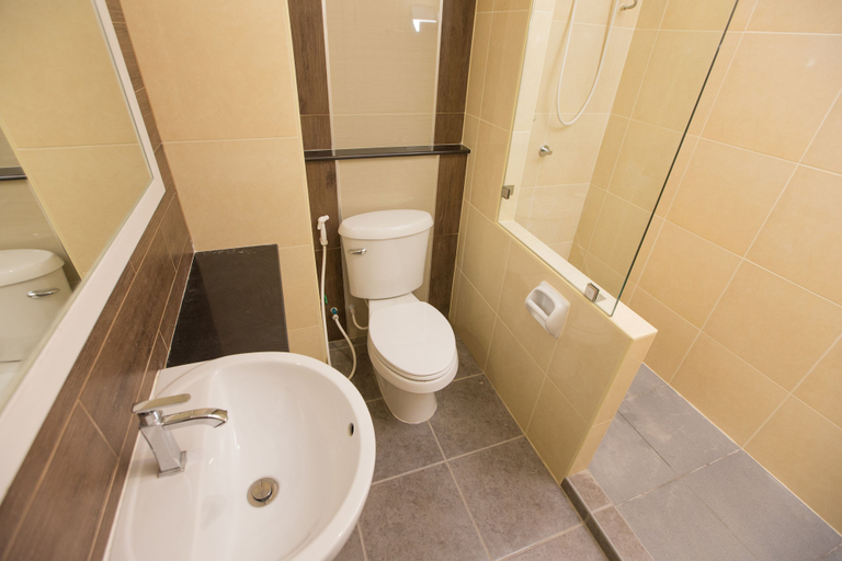 Bathroom 4, The Bedroom Ladprao 101, Bang Kapi