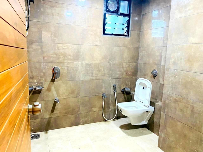 Bathroom 3, Hotel Prime, Gandhinagar