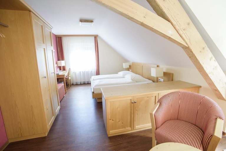 Bedroom 3, Hotel Landgasthof Linde, Bodenseekreis