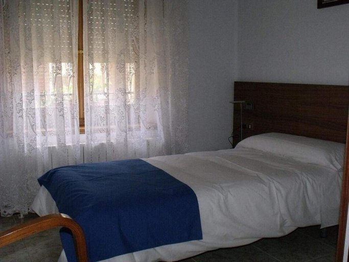 Bedroom 3, Pensión Arroniz, Navarra