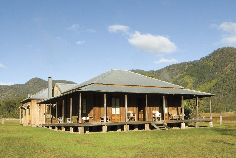Exterior & Views