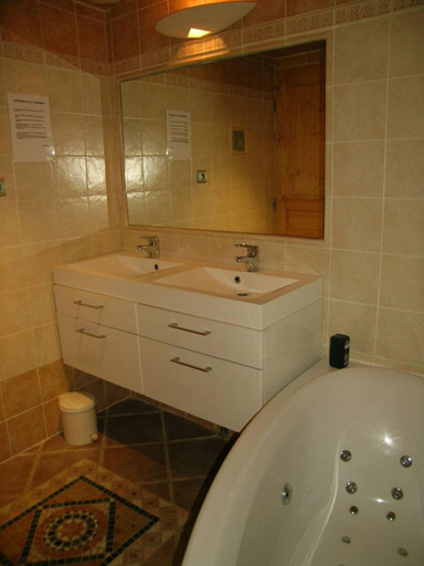 Bathroom 3, Le Plein Sud, Savoie