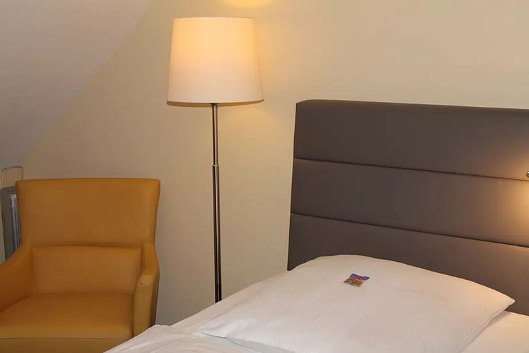 Bedroom 4, La Maison Hotel - Boardinghouse, Köln