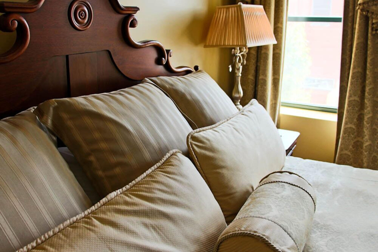 Bedroom 3, Ophelias Restaurant & Inn, Kansas City