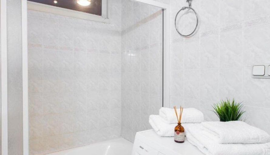 Bathroom 5, GoodAps Nikitsky Boulevard 9, Central