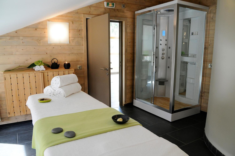 Bedroom 3, La Tourmaline, Savoie