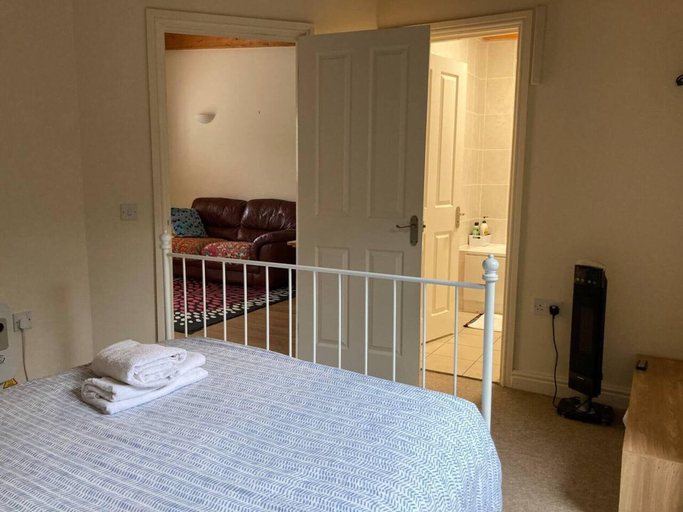 Bedroom 3, 1-bedroom Ground Floor Near Rugby School, Warwickshire