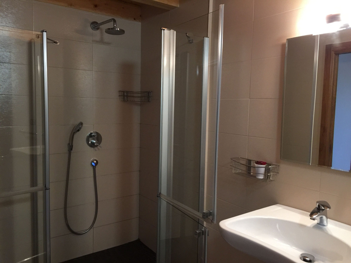 Bathroom 5, Agroturismo Itxaspe, Guipúzcoa