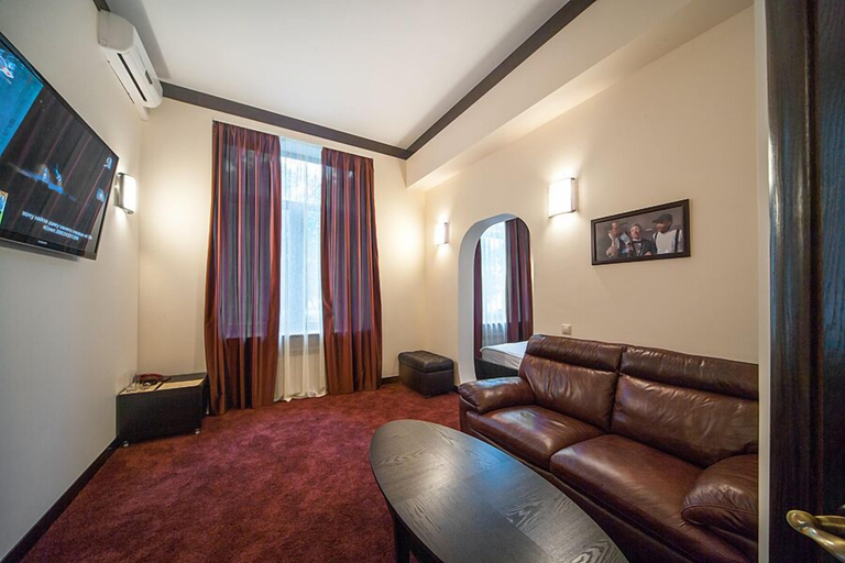 Others 4, 4 Rooms Hotel, North-Western