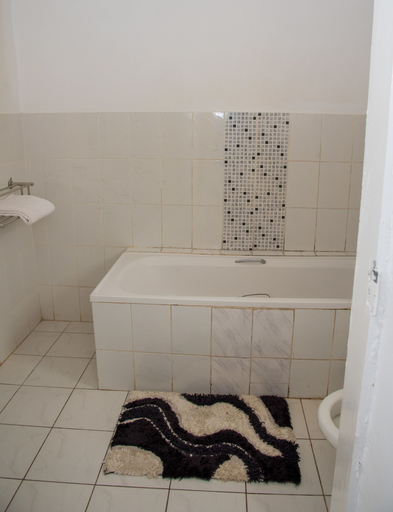 Bathroom 5, Spendwise Lodge and Apartments, Lilongwe City