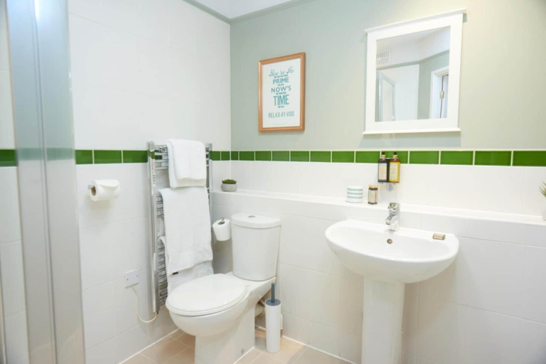 Bathroom 4, The Embankment, Bedfordshire