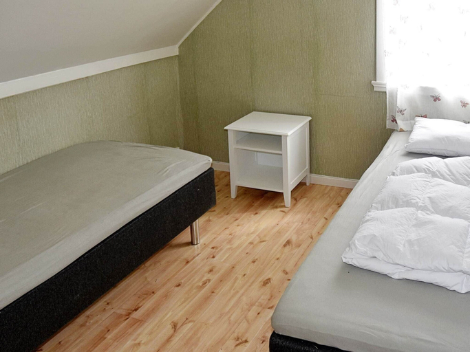 Bedroom 4, 6 Person Holiday Home in Bakkasund, Austevoll