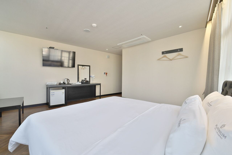 Bedroom 3, Platinum Hotel, Jung