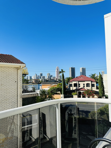Others 5, Modern Apartment in Chevron Island, Gold Coast