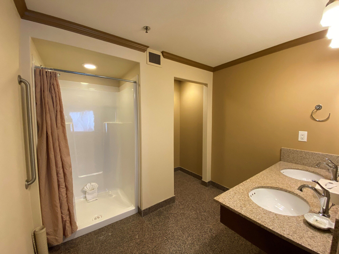 Bathroom 4, Best Western Plus Rose Country Hotel, Division No. 10