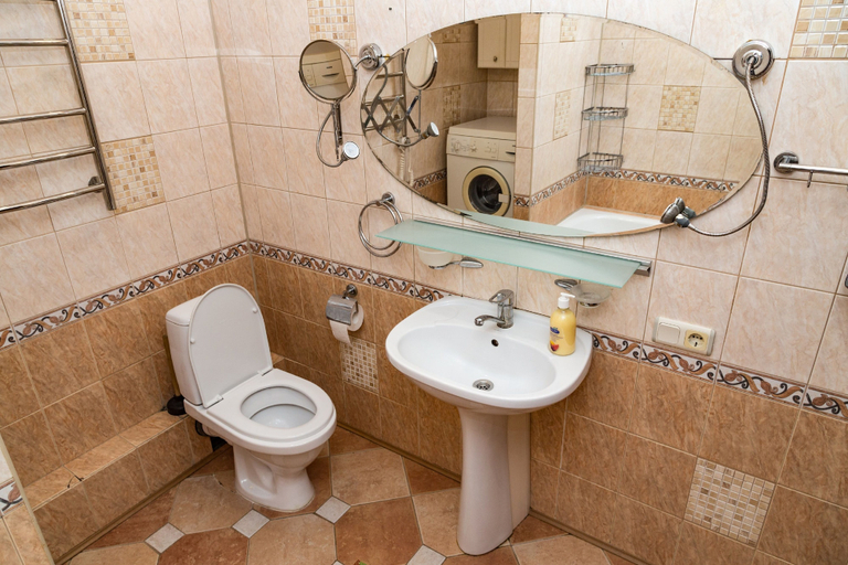 Bathroom 3, Prospekt 60 Studio Apartment, Central