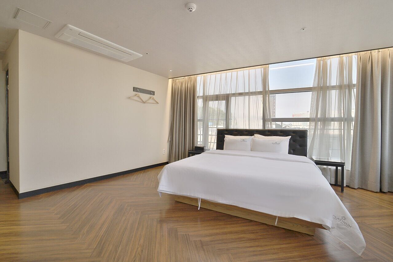 Bedroom 3, Platinum Hotel, Jung