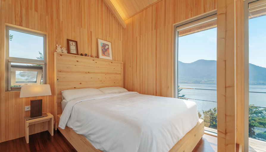 Bedroom 3, Bayclub, Namhae