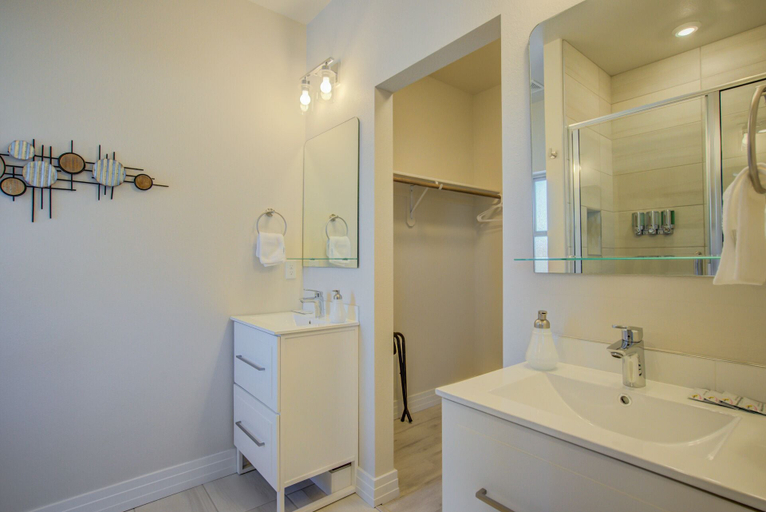 Bathroom 4, Modern Rooftop Patio New-build Townhome in COS, El Paso