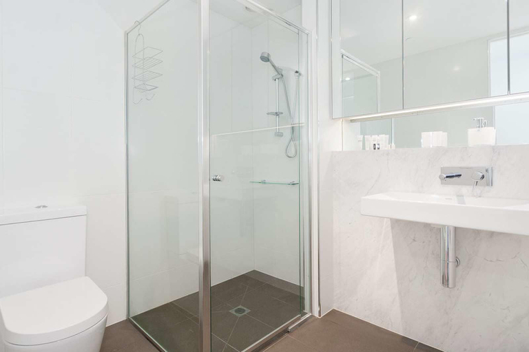 Bathroom, Apartment on Broadway, Melbourne