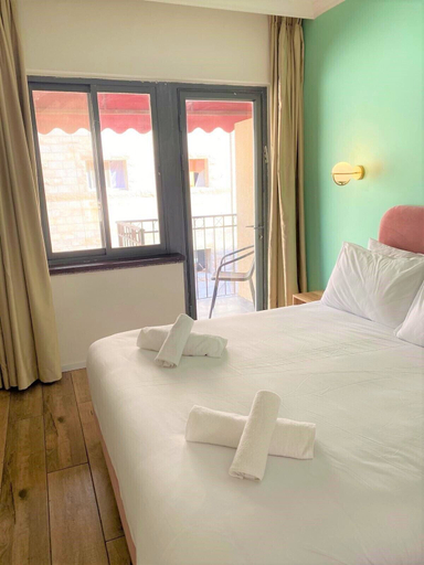 Bedroom 3, La perle hotel