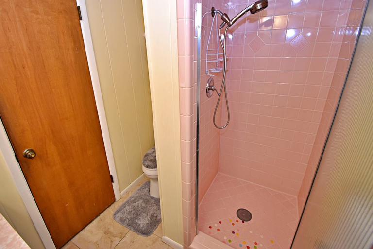 Bathroom 3, Lazy Cove, Llano