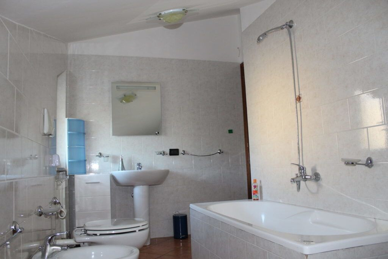 Bathroom 5, Tetto Verde, Cosenza