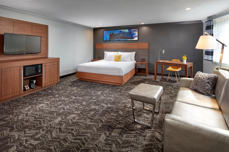 Bedroom 2, Studio Inn and Suites at Promenade Downey, Los Angeles