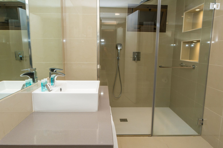 Bathroom 3, Ona Pearl Grey, Santa Cruz de Tenerife