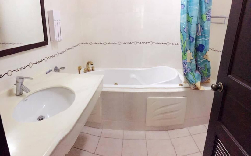 Bathroom 4, Min su ji, Tainan