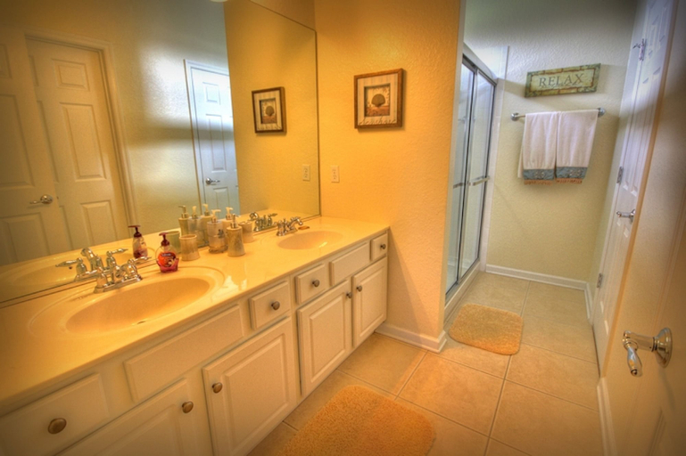 Bathroom 3, 5BR 5BA Home in Windsor HIlls by CV-2622, Osceola
