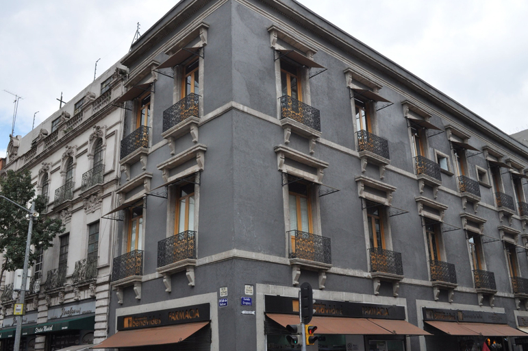Exterior & Views