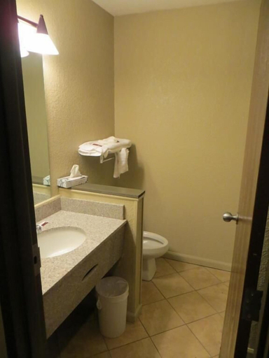 Bathroom 4, Americourt Hotel, Carter