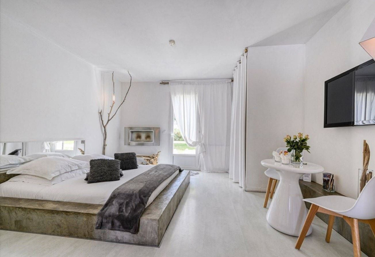 Bedroom 5, Mas Sainte Marie - Private Hot Tub Suites, Gard