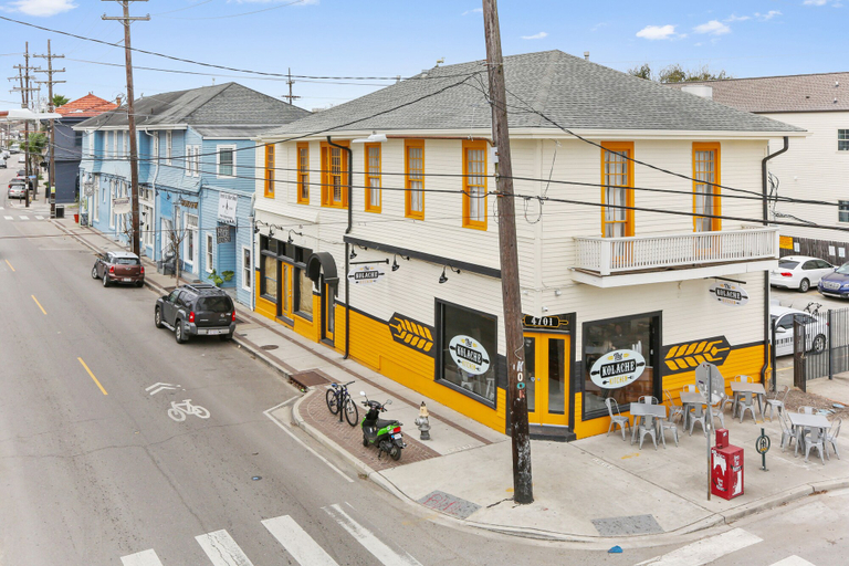 Exterior & Views